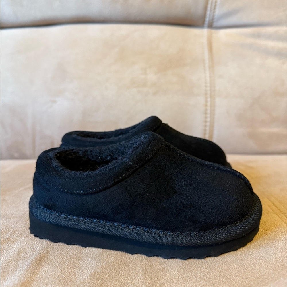 Cat & Jack NWOT Black Suede Size 8 Slippers